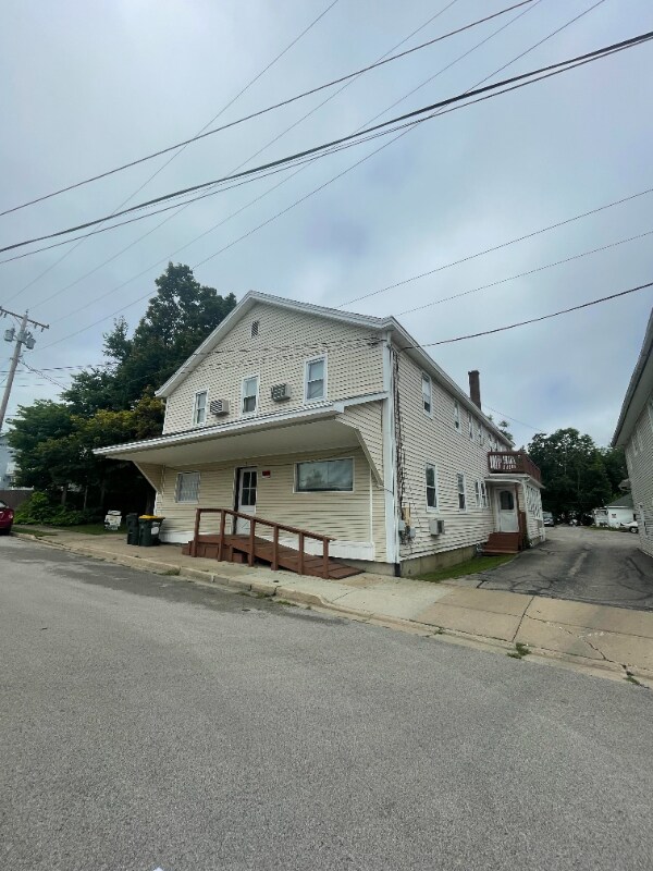 Building Photo - 117 Sycamore St Rental