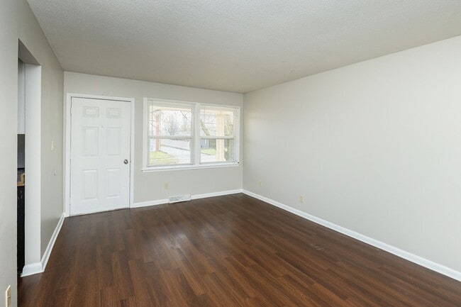 Photo - 310 NE Trilein Dr