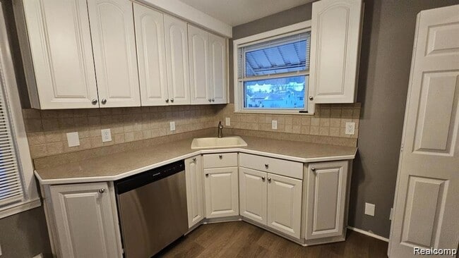 Photo - 629 N Vermont Ave