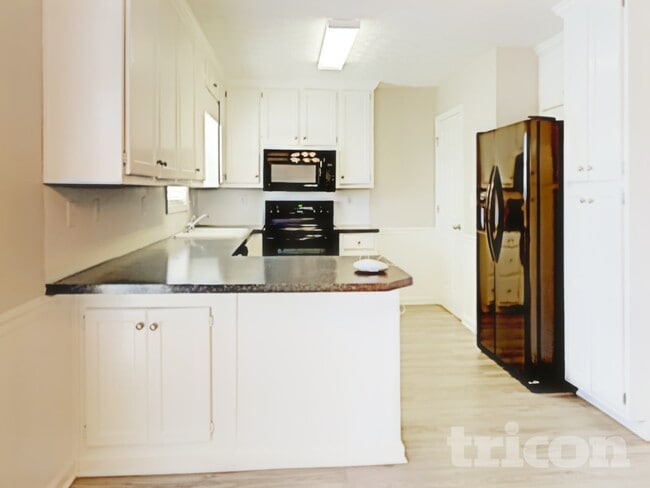 Photo - 712 Kings Ct