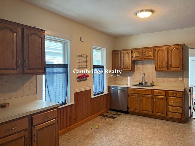 Building Photo - 14 Sullivan Rd Unit J