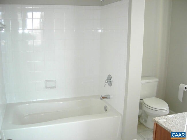 Photo - 775 Walker Square Unidad 3c