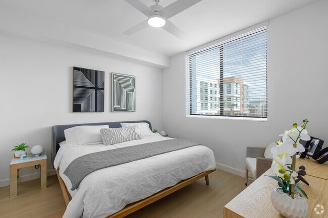 1BR, 1BA - 632SF - Bedroom