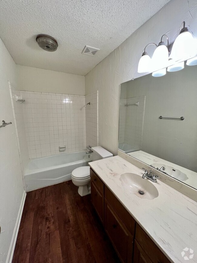 Building Photo - Duplex Rental
