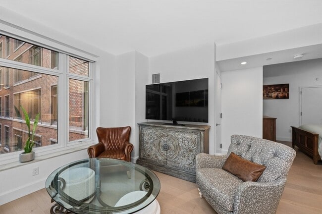 Photo - 100 Lovejoy Wharf Unit 5L