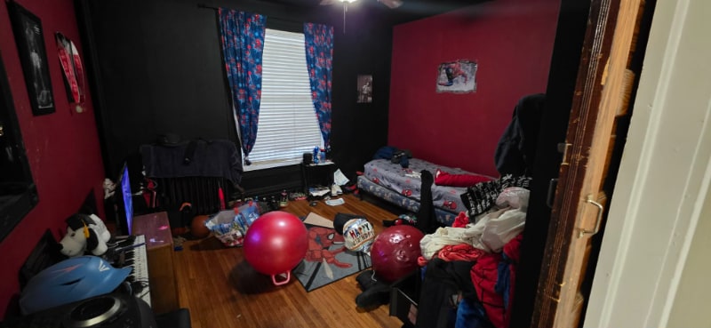 Photo - 994 Reaney Ave E