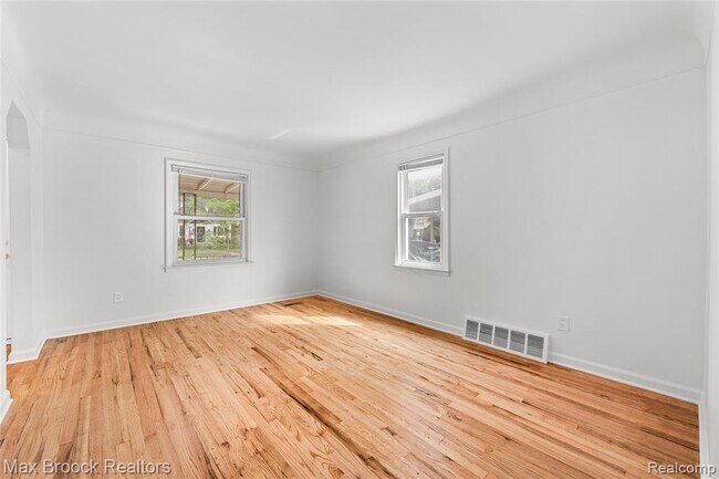 Photo - 816 E 3rd St