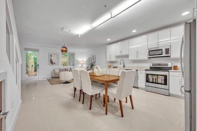 Photo - 438 W Swoope Ave