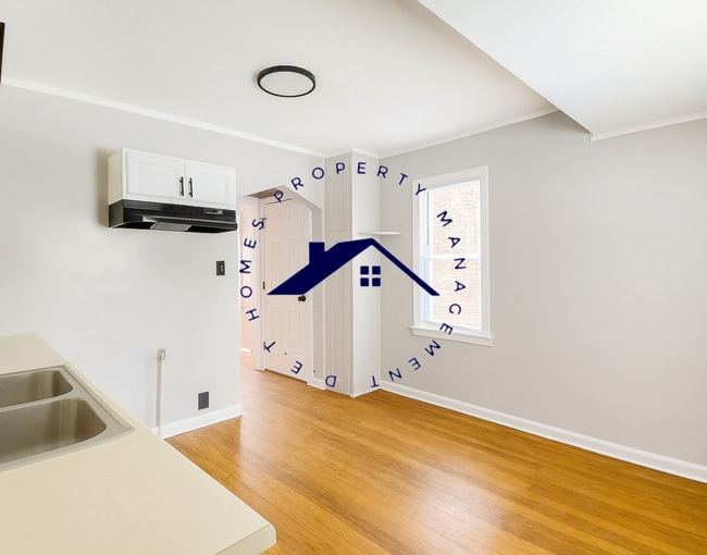 Photo - 18715 Sunderland Rd