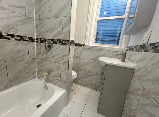 Photo - 182 Seymour Ave Unit 2