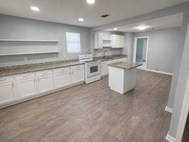 Building Photo - 3017 Fern St