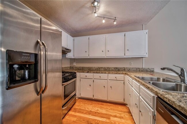 Photo - 215 Arbor Wy