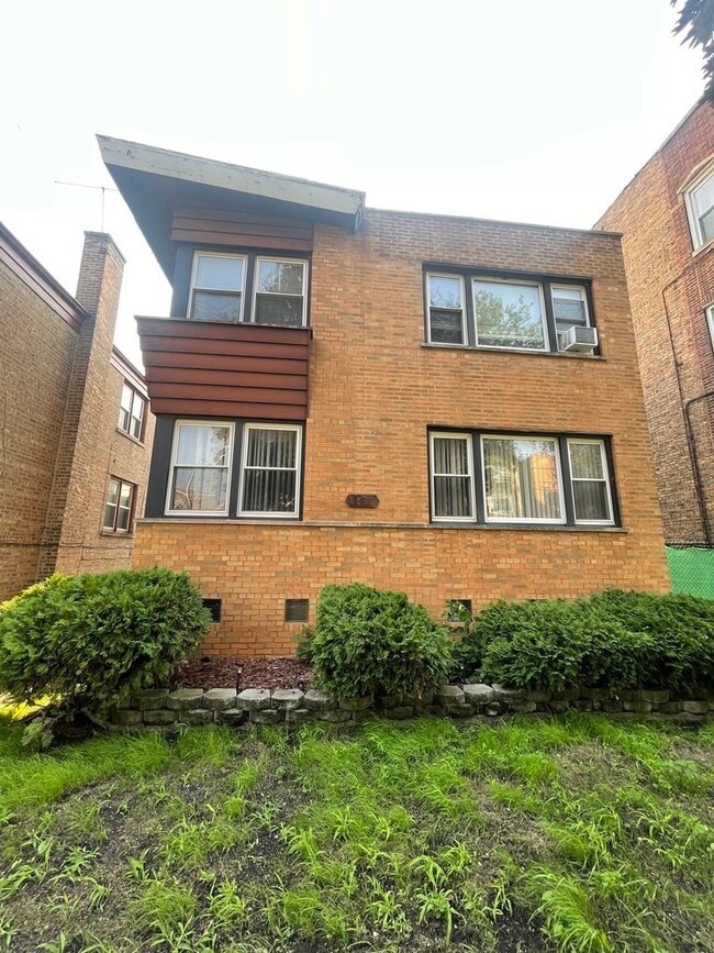 Building Photo - 8832 S Harper Ave Rental