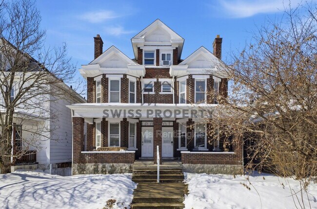 Photo - 2209 Summit St