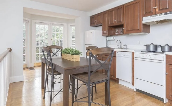 Photo - 23 Garden St