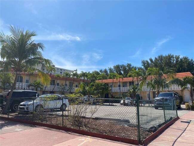 Photo - 441 Collins Ave Unit 27