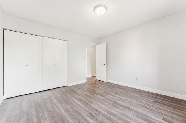 Photo - Niagara Court Apartments