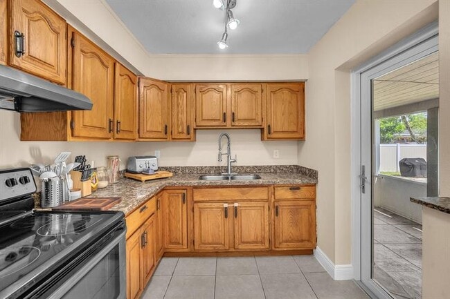 Photo - 7548 Farragut St