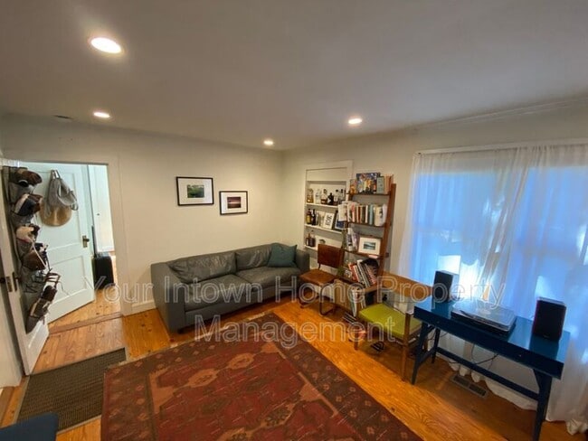 Photo - 1080 Benteen Ave SE