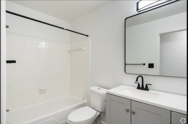 Photo - Warren Manor