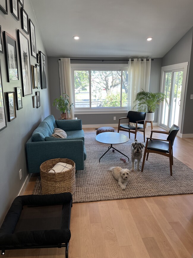 Photo - 4340 Snowberry Way