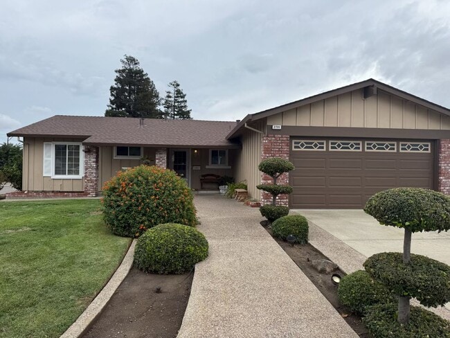 Building Photo - IMMACULATE CORNER 3 BEDROOM/2BATH SINGLE S...