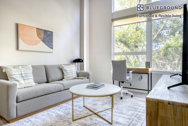 Building Photo - 1545 San Antonio St Rental