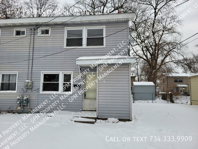 Photo - 33120 Alberta St