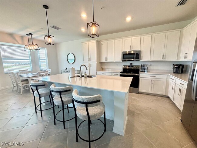 Building Photo - 15275 Grn Acrs Ave Unit 342