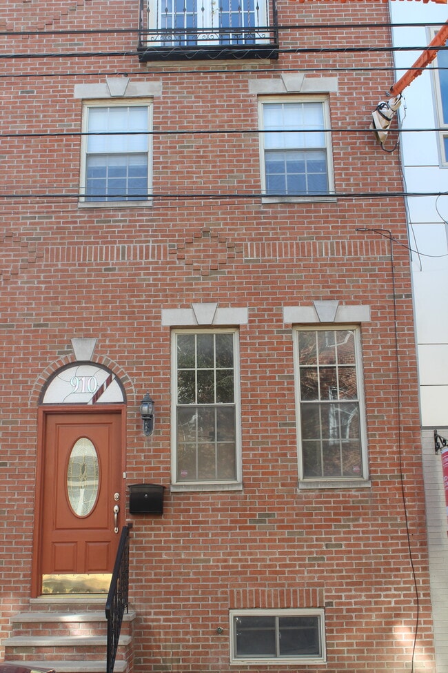 Building Photo - 910 S 21st St Rental