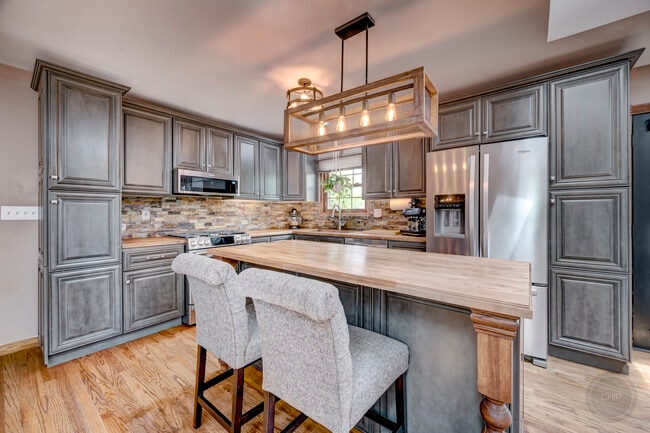 Photo - 7215 Larchwood Ln