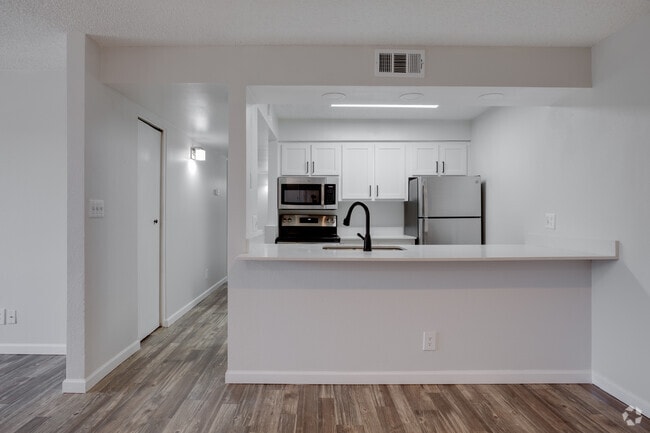 2BR, 2BA - 948SF