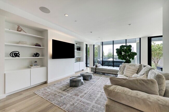 Photo - 3433 Westheimer Rd