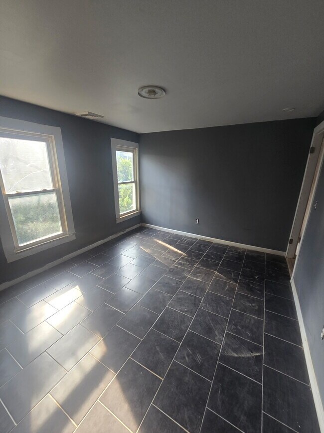 Photo - 169 Hawley St Unit Upstairs