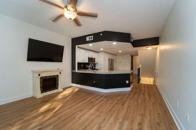 Photo - Las Palmas 1/1 Condo