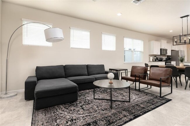 Photo - 7328 Oakmoss Loop