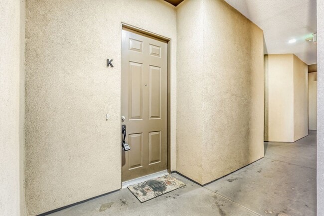 Photo - Beautiful Move in Ready- 3rd-floor condo in the heart of Mayfair-Lowry Unit K