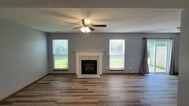 Sala de estar - 2123 Bridgewater Cir Casa
