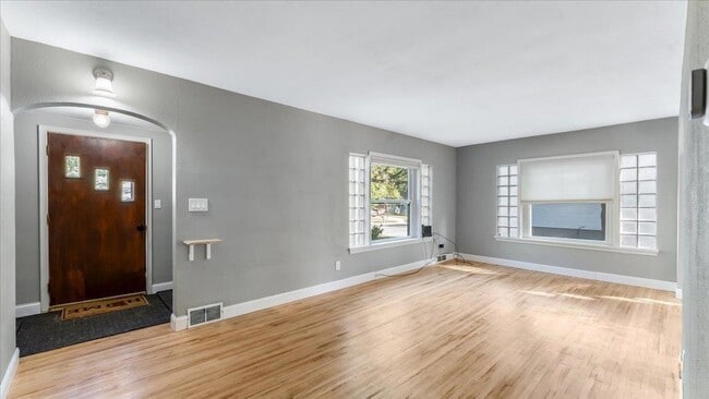 Photo - 828 15th St SW House