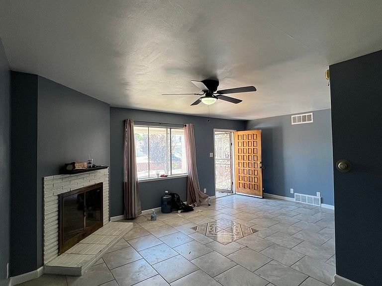 Photo - 903 Probasco Way