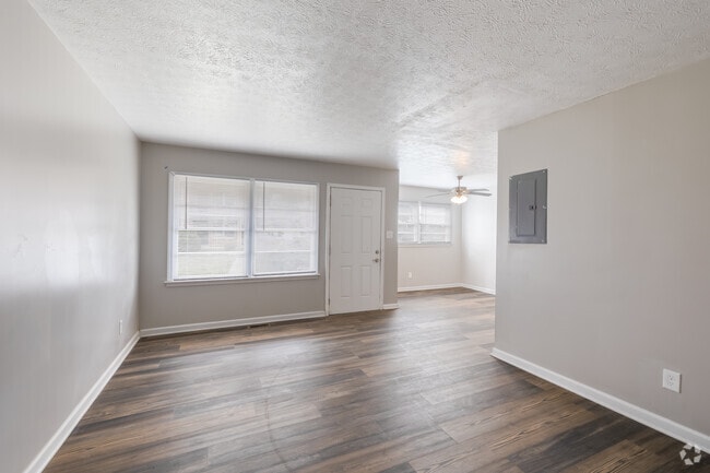 2BD, 1BA - 850SF SM - Living Room