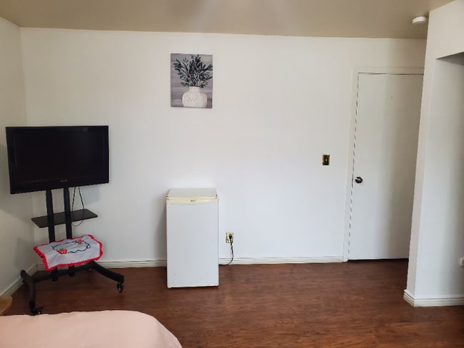 Photo - 627 Sir Michael Dr