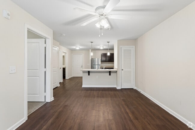 1BR, 1BA - 650SF - Living Room - Reserve at Hollywood