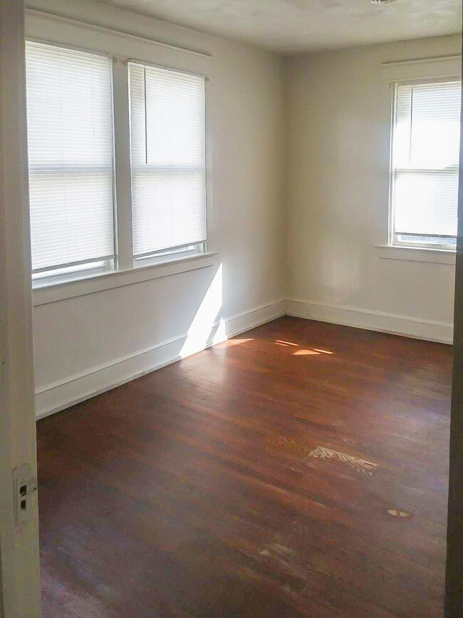 Photo - 3207 Logandale Ave