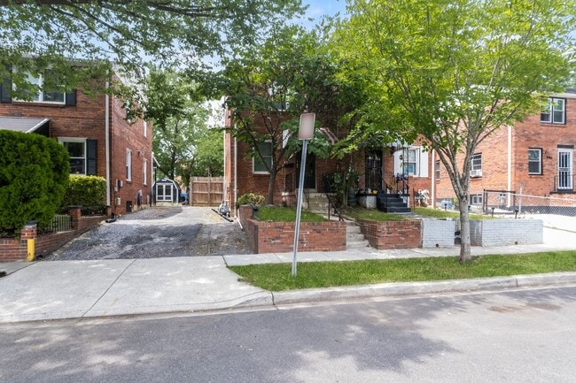 Photo - Spacious Starter home with full basement and parking