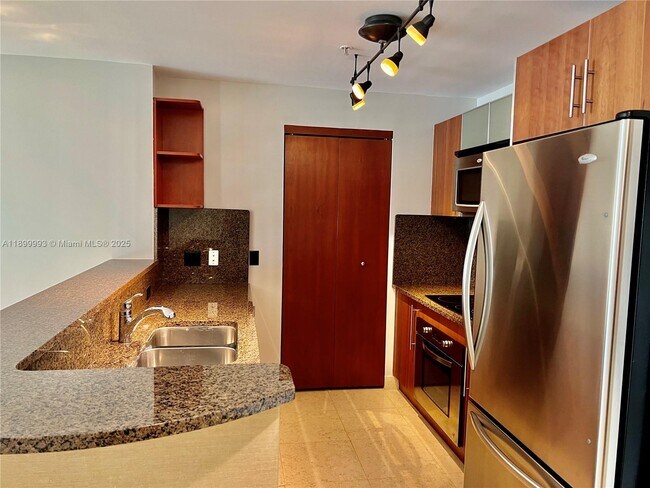 Photo - 300 S Biscayne Blvd Unidad 2006