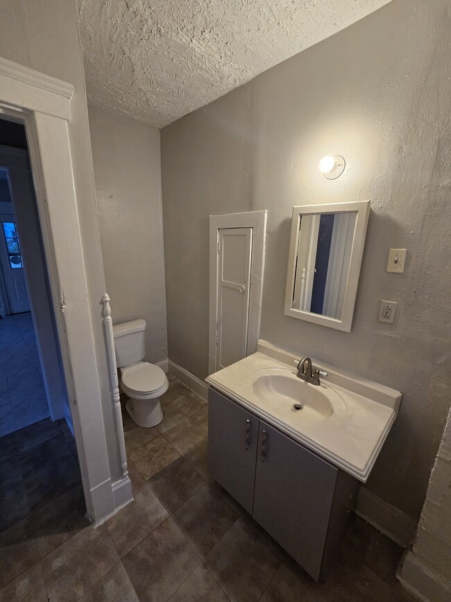 Photo - 325-311 11th St