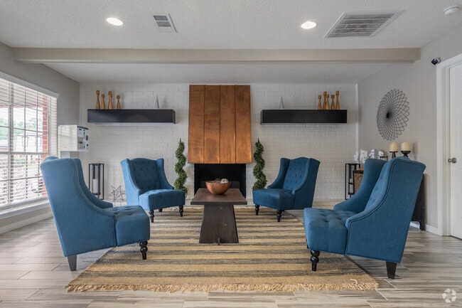 Oficina de arrendamiento - Lux Estate TX Apartments