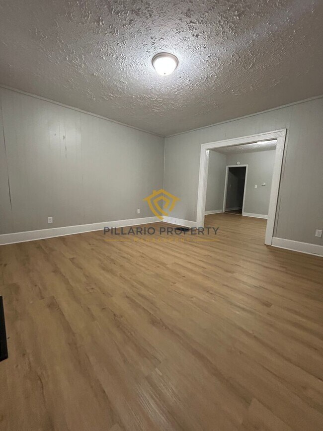 Photo - 3943-3945 Cornelius Ave Unidad 3943 Cornelius Ave