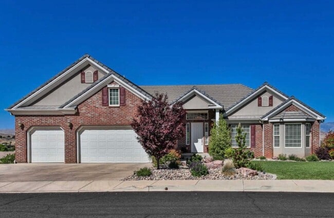 Building Photo - Beautiful, 6 Bedroom Home!